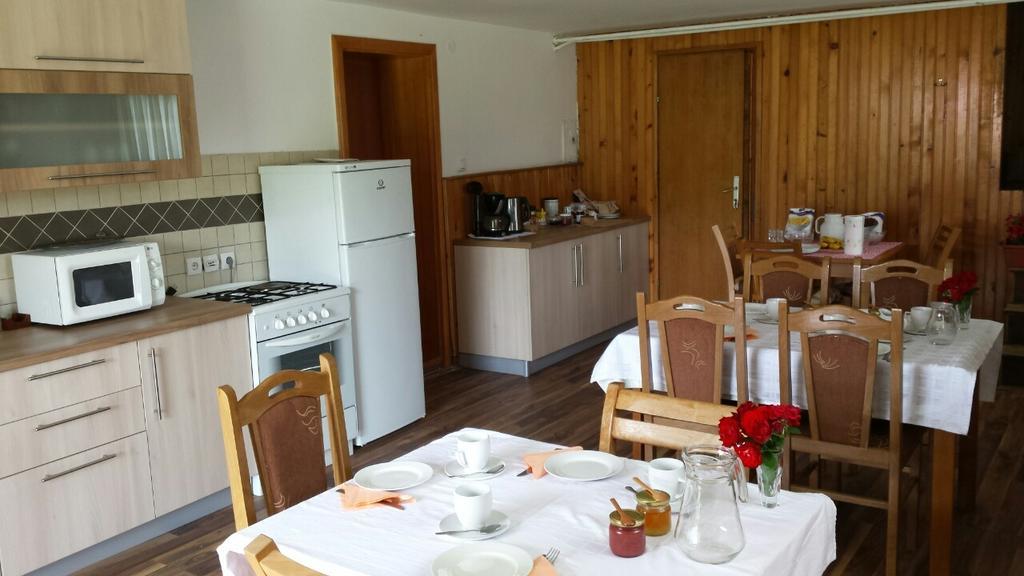 Hotel Jelena à Korenica Extérieur photo